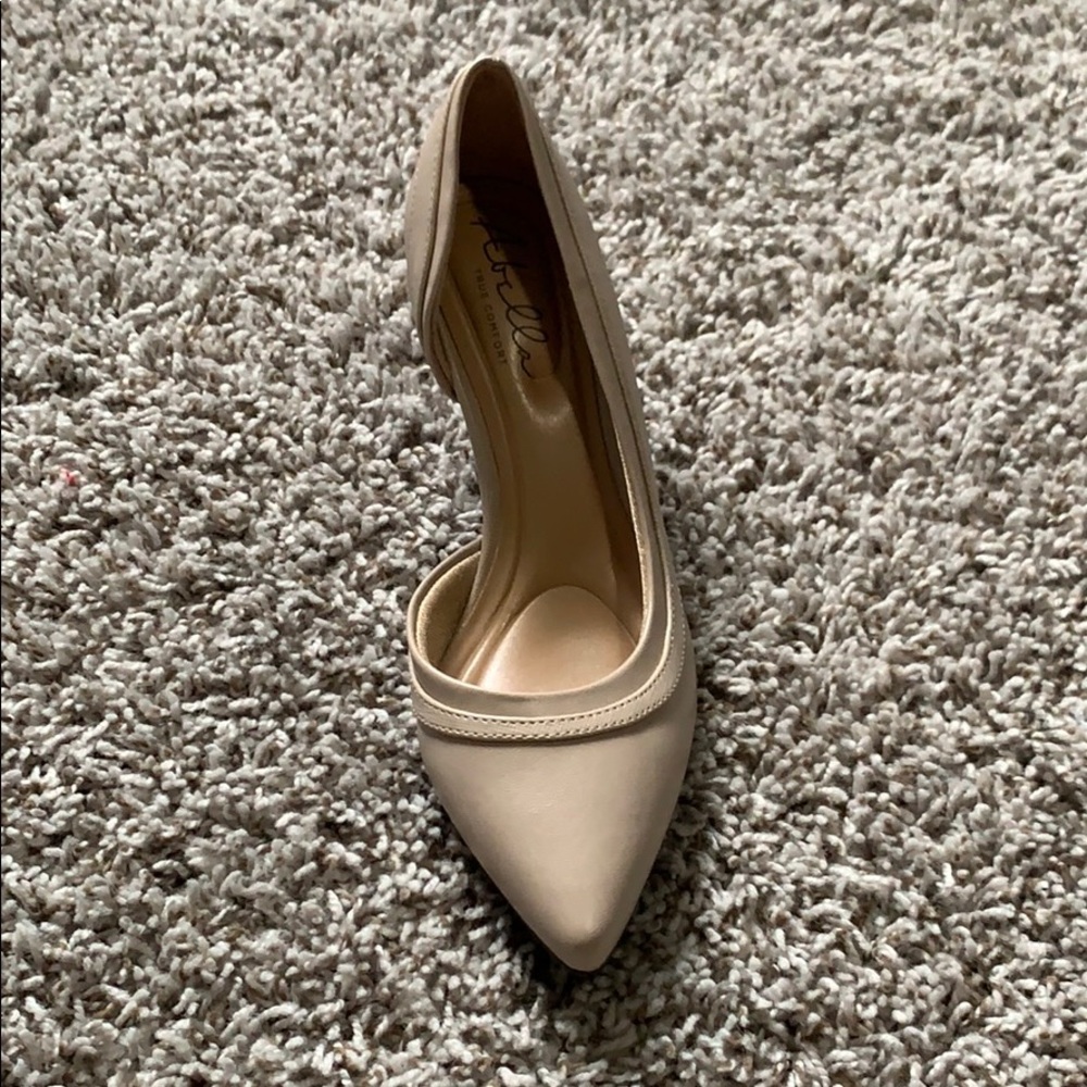 Brand new heels never worn size 7
